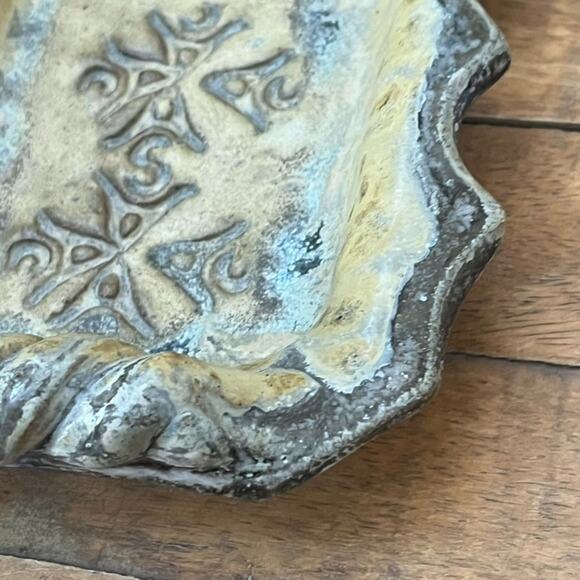 Decorative Pottery Tray 10.5" Engraved Designs Weathered Antique Finish - Picture 4 of 10